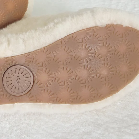 UGG Fluffy Yeah Cream Slippers - Picture 10 of 10
